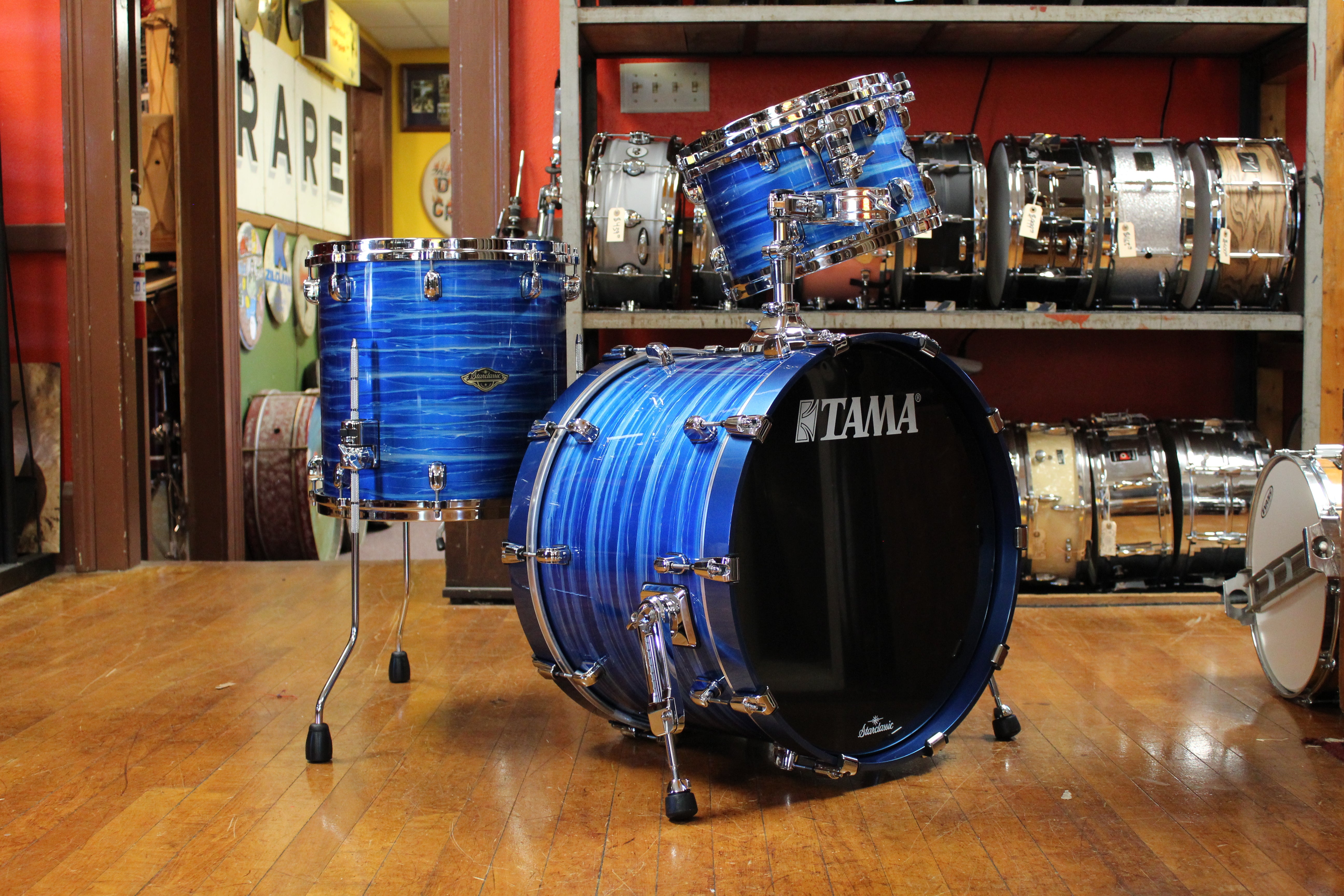 Tama Starclassic Walnut Birch Outfit in Ocean Blue Ripple Lacquer