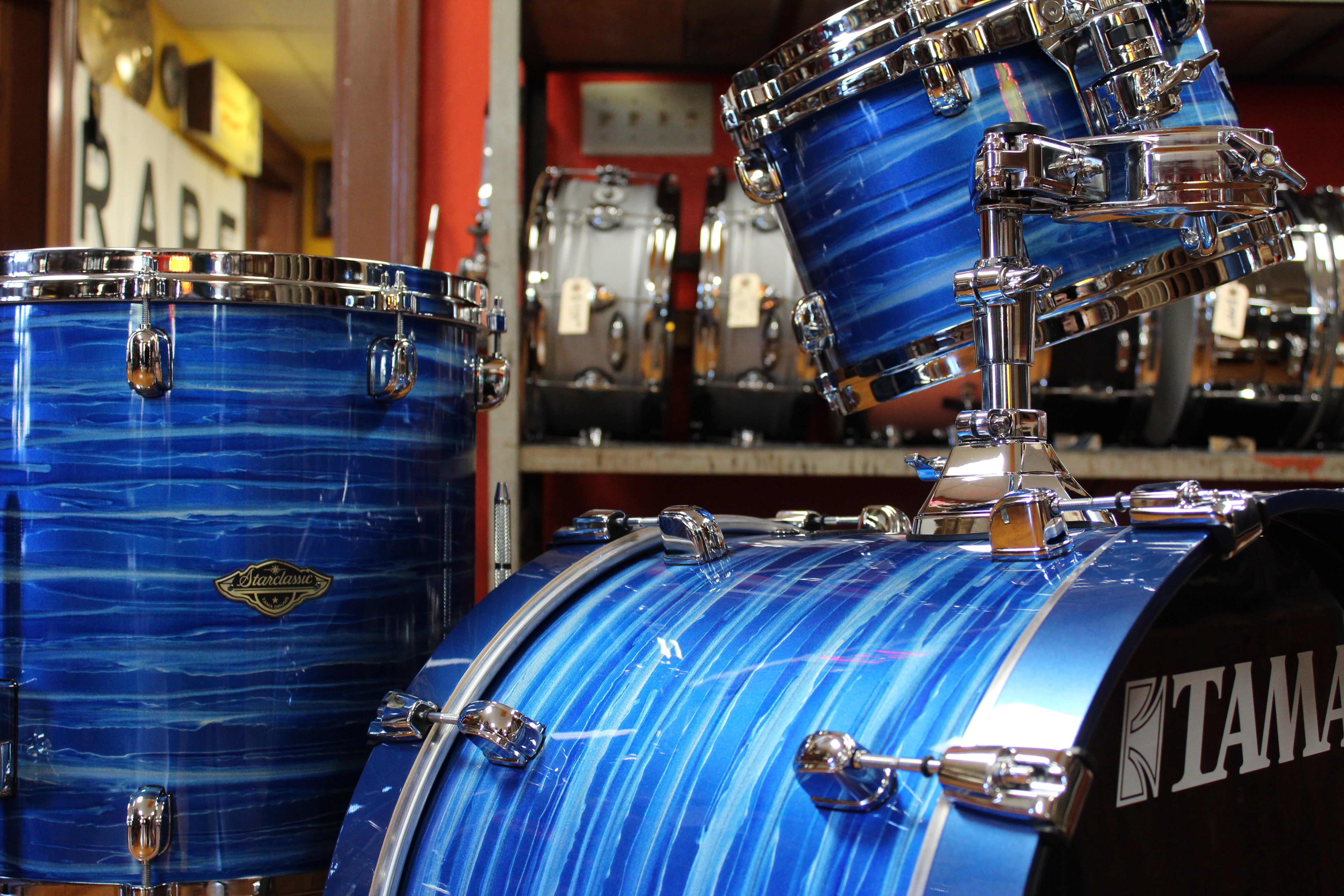 Tama Starclassic Walnut Birch Outfit in Ocean Blue Ripple Lacquer