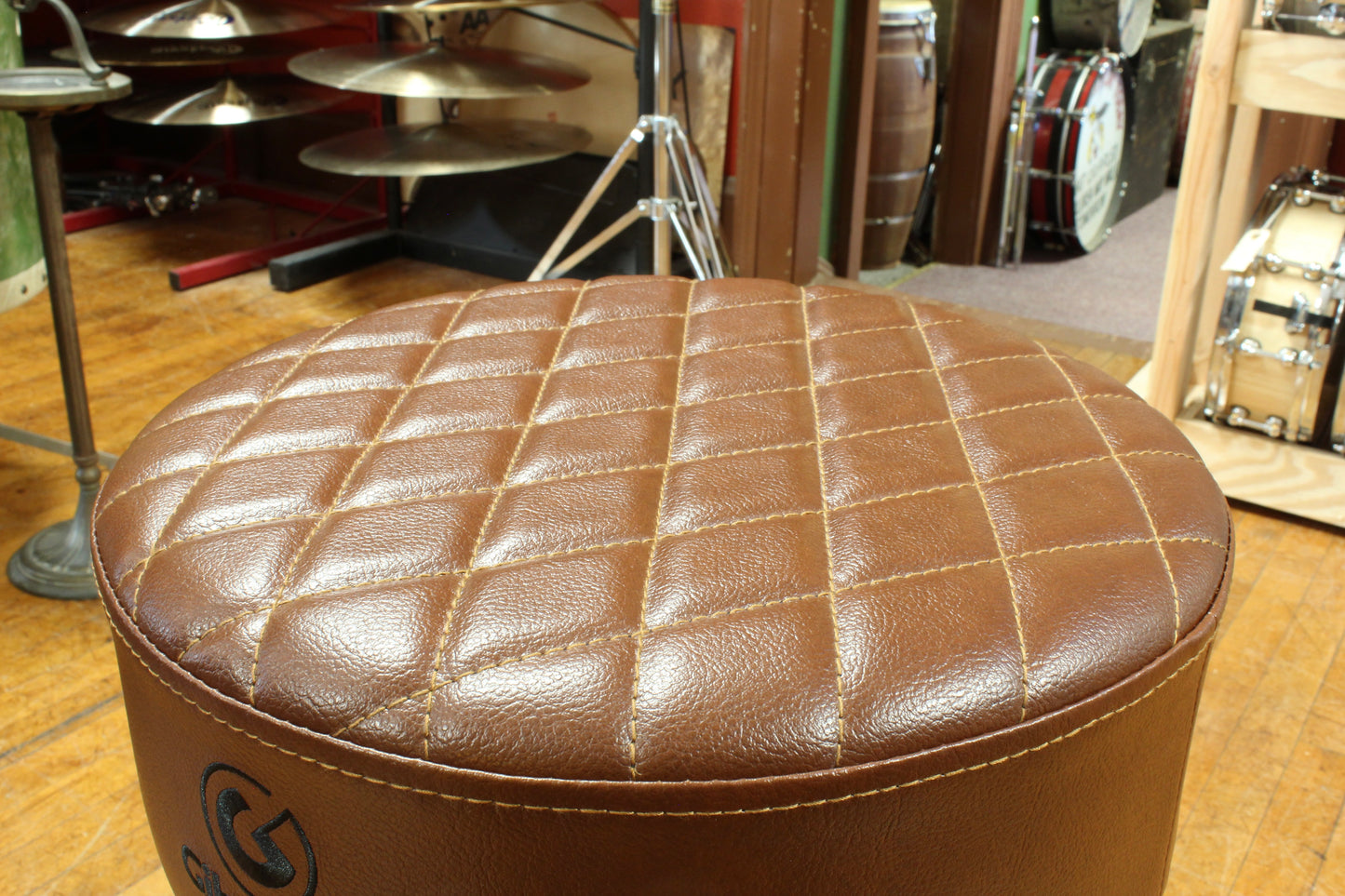 Gibraltar 9808 15″ Stitched Round Throne, Chestnut