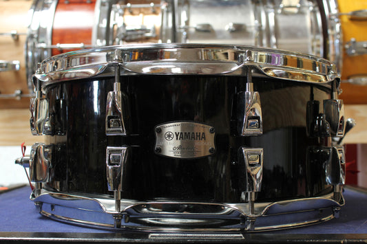 Yamaha 5.5x14 Absolute Hybrid Maple Snare Drum in Black Lacquer