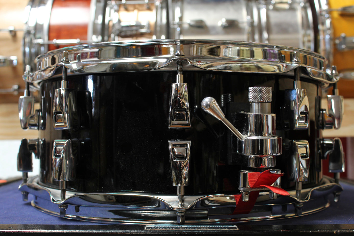 Yamaha 5.5x14 Absolute Hybrid Maple Snare Drum in Black Lacquer