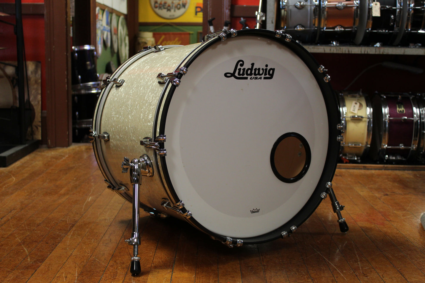 Ludwig Classic Maple Outfit in White Marine Pearl 18x22 8x10 9x12 16x16