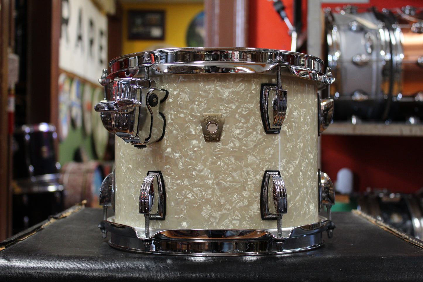 Ludwig Classic Maple Outfit in White Marine Pearl 18x22 8x10 9x12 16x16