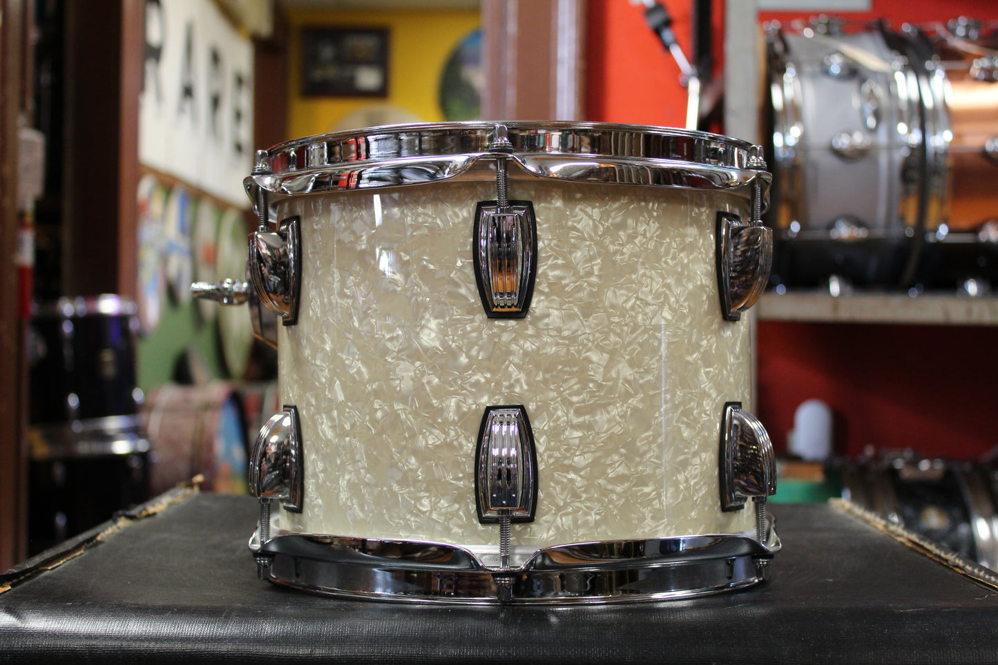 Ludwig Classic Maple Outfit in White Marine Pearl 18x22 8x10 9x12 16x16