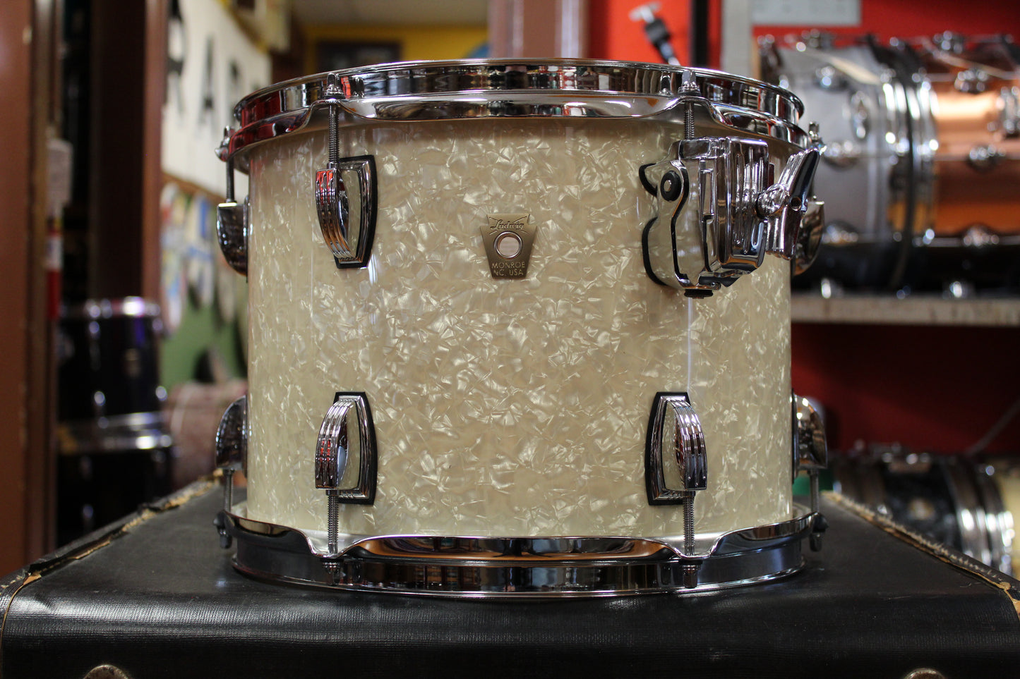 Ludwig Classic Maple Outfit in White Marine Pearl 18x22 8x10 9x12 16x16
