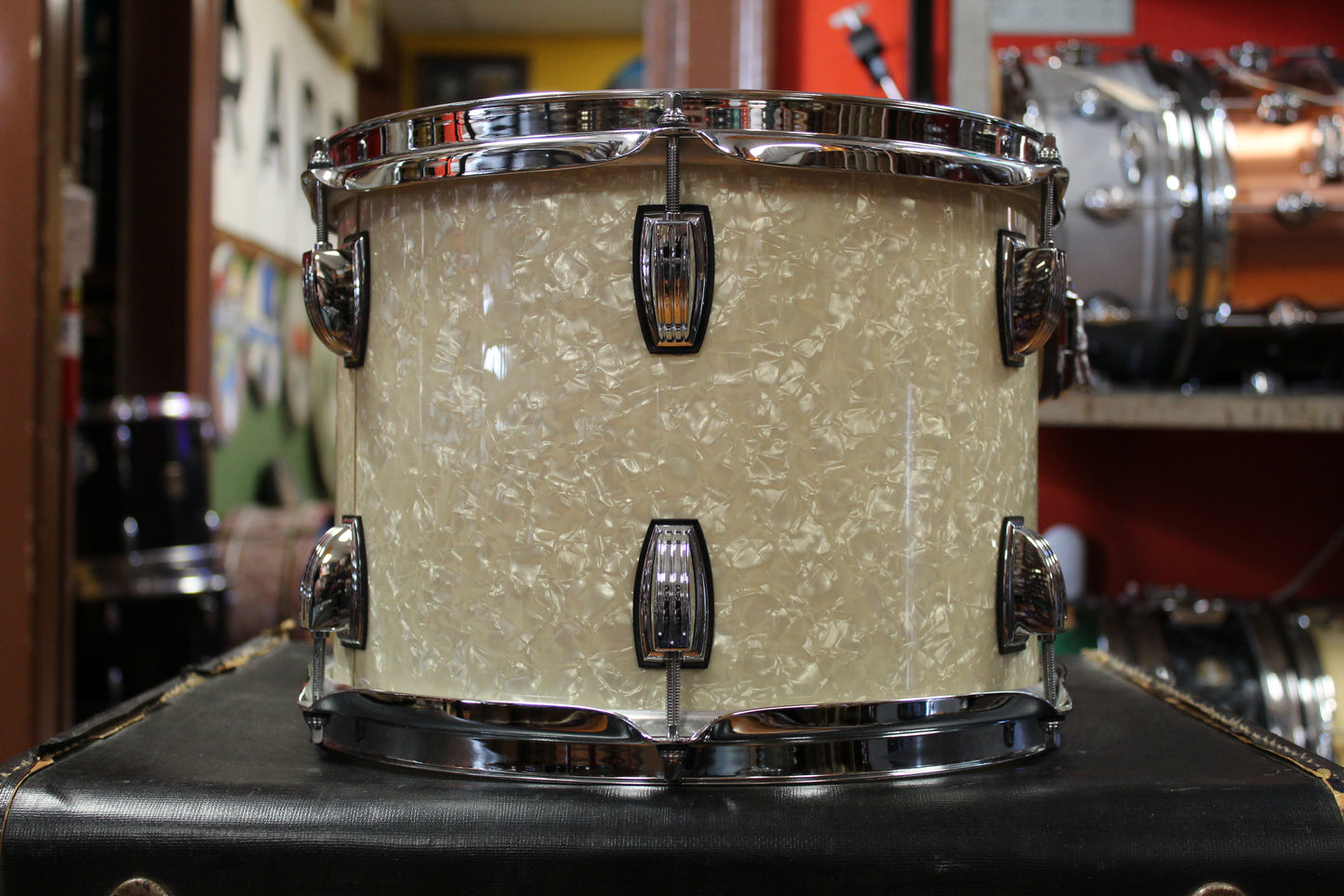 Ludwig Classic Maple Outfit in White Marine Pearl 18x22 8x10 9x12 16x16