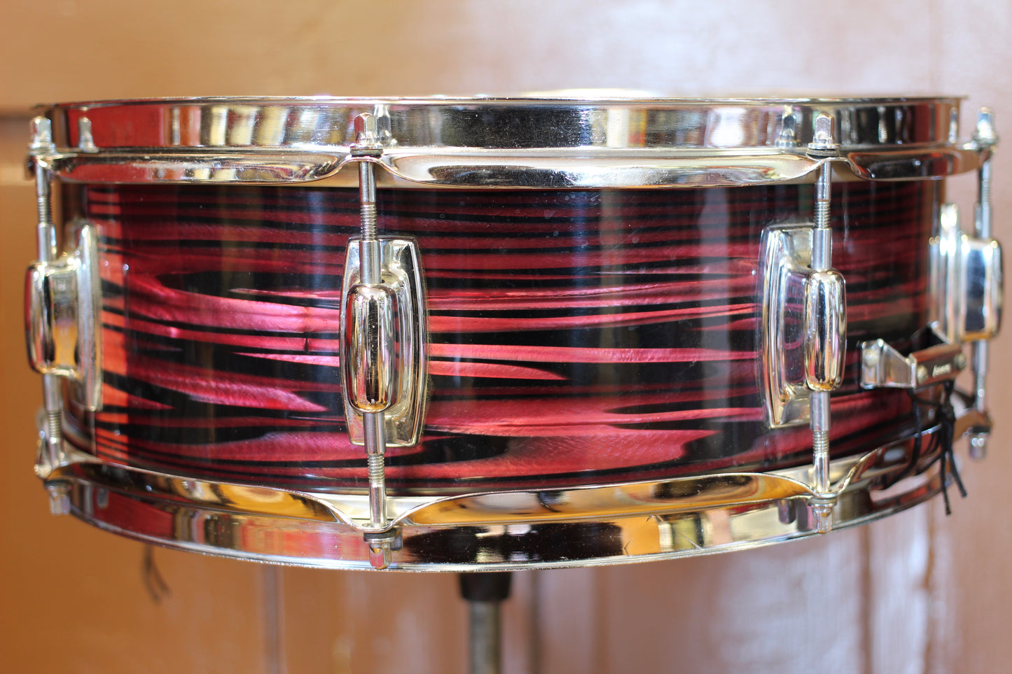 1970 Ludwig Standard S-100 Snare Drum in Ruby Strata 5"x14"