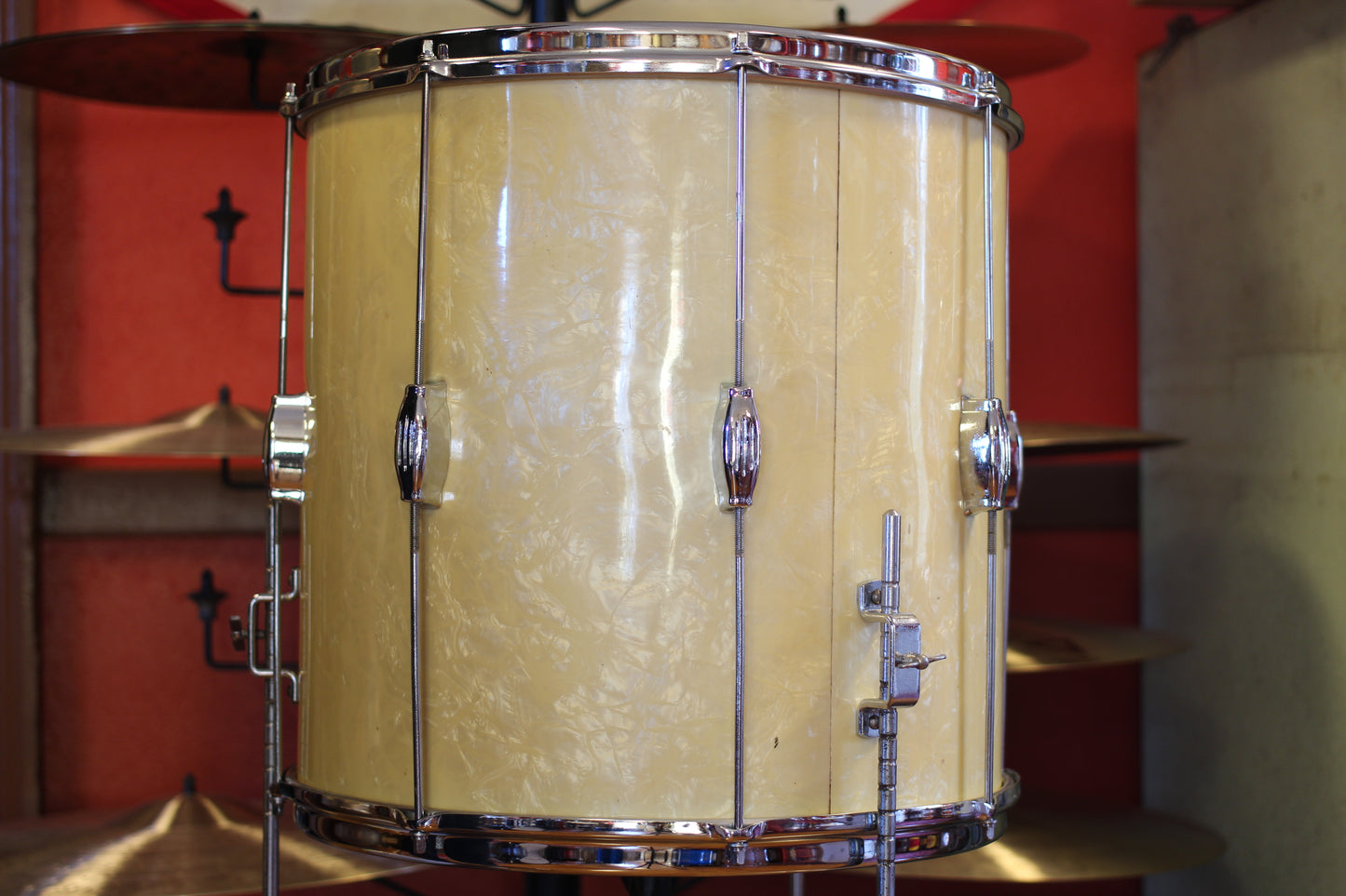 1960's Camco 16"x16" Tuxedo Floor Tom in White Marine Pearl