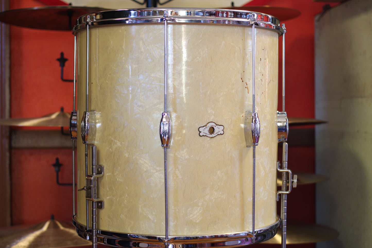 1960's Camco 16"x16" Tuxedo Floor Tom in White Marine Pearl