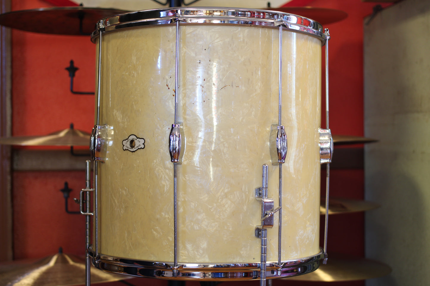 1960's Camco 16"x16" Tuxedo Floor Tom in White Marine Pearl