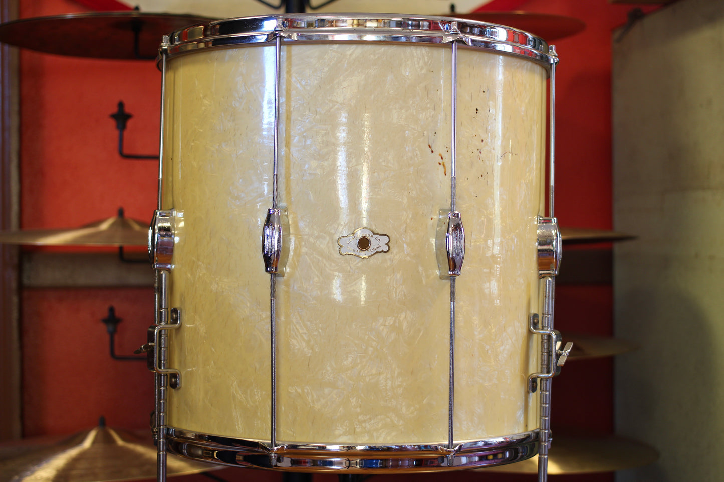 1960's Camco 16"x16" Tuxedo Floor Tom in White Marine Pearl