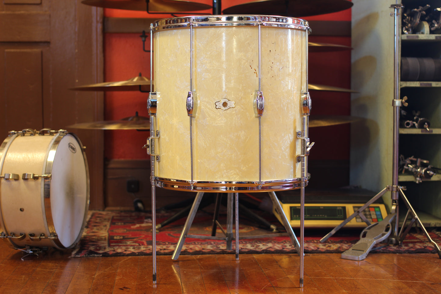 1960's Camco 16"x16" Tuxedo Floor Tom in White Marine Pearl