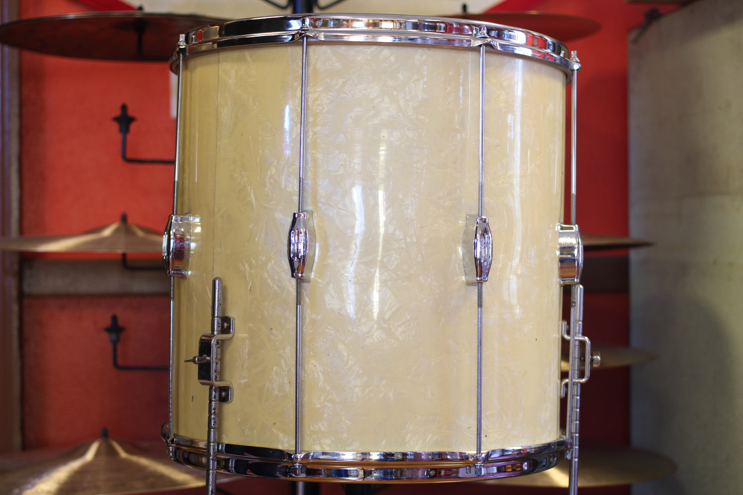 1960's Camco 16"x16" Tuxedo Floor Tom in White Marine Pearl