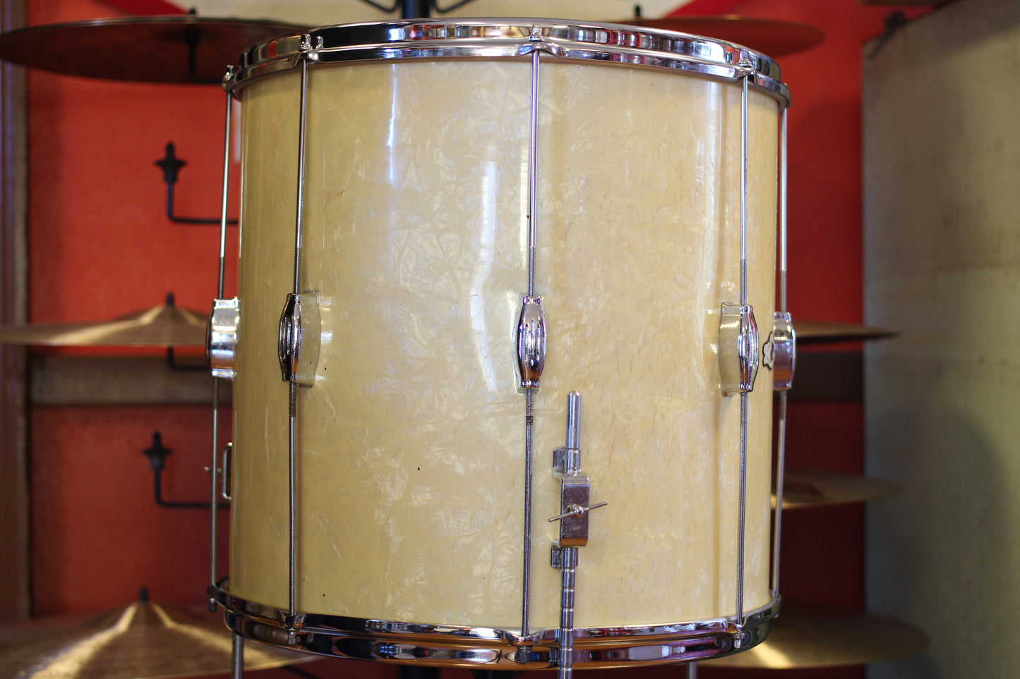 1960's Camco 16"x16" Tuxedo Floor Tom in White Marine Pearl