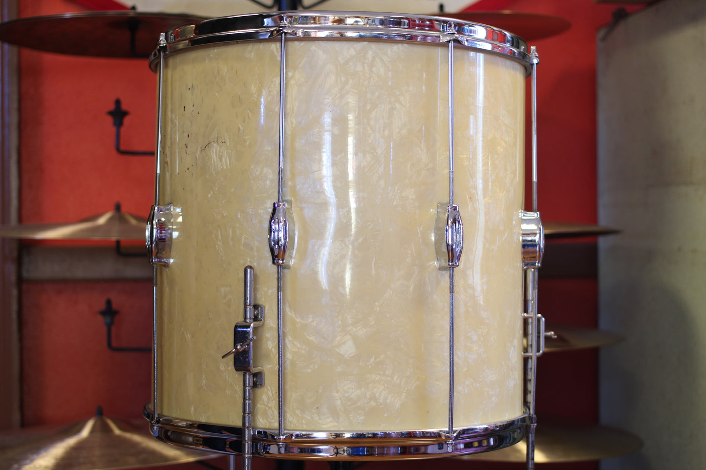 1960's Camco 16"x16" Tuxedo Floor Tom in White Marine Pearl