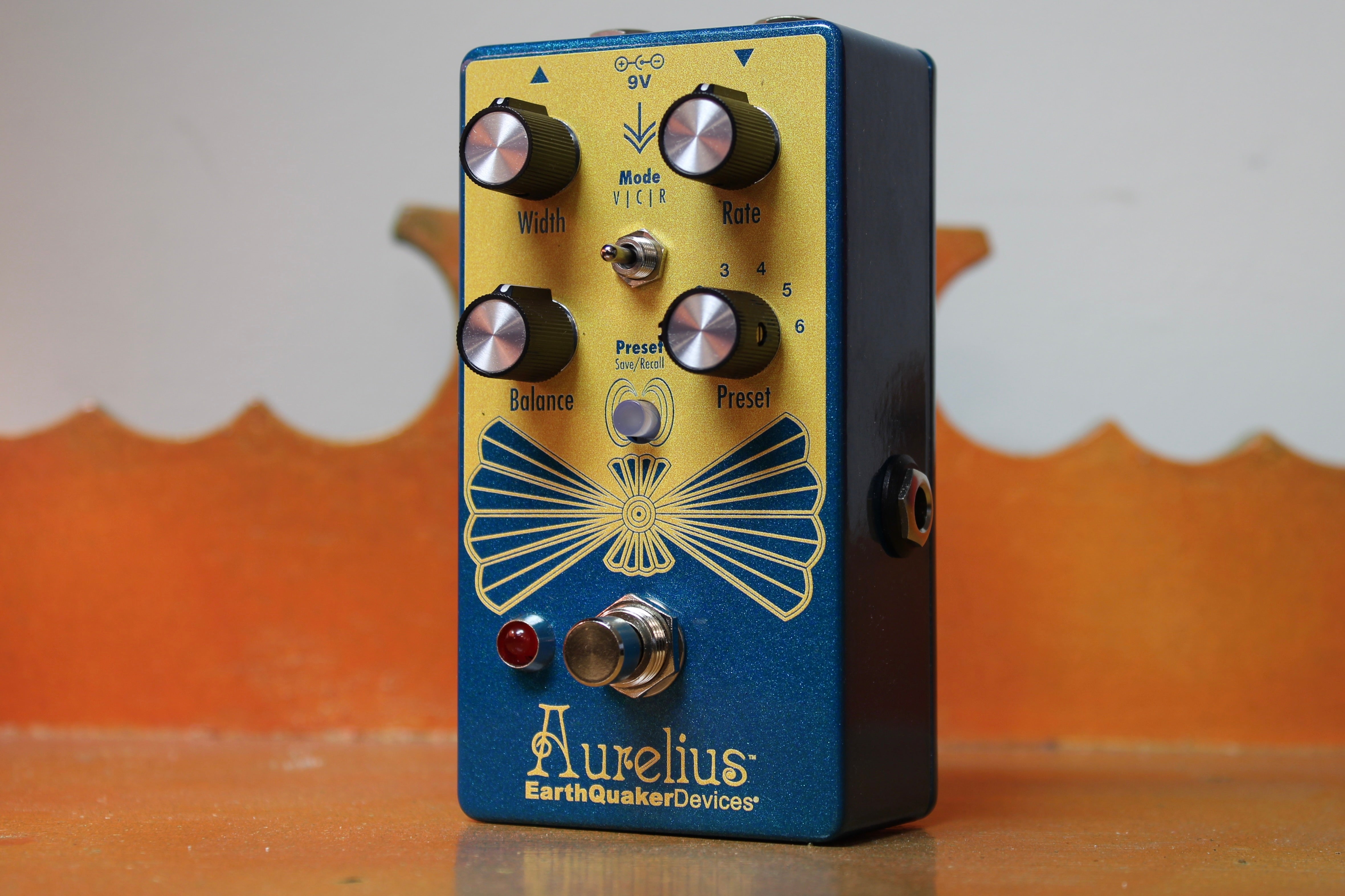 Earthquaker Devices Aurelius™ Tri-Voice Chorus – Wood & Weather