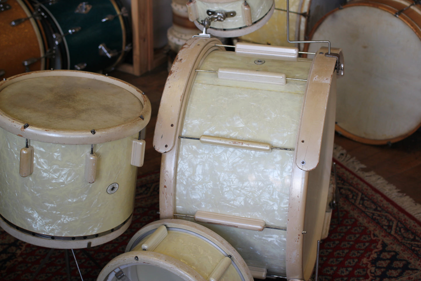 1943 Ludwig & Ludwig Victory Outfit in White Marine Pearl