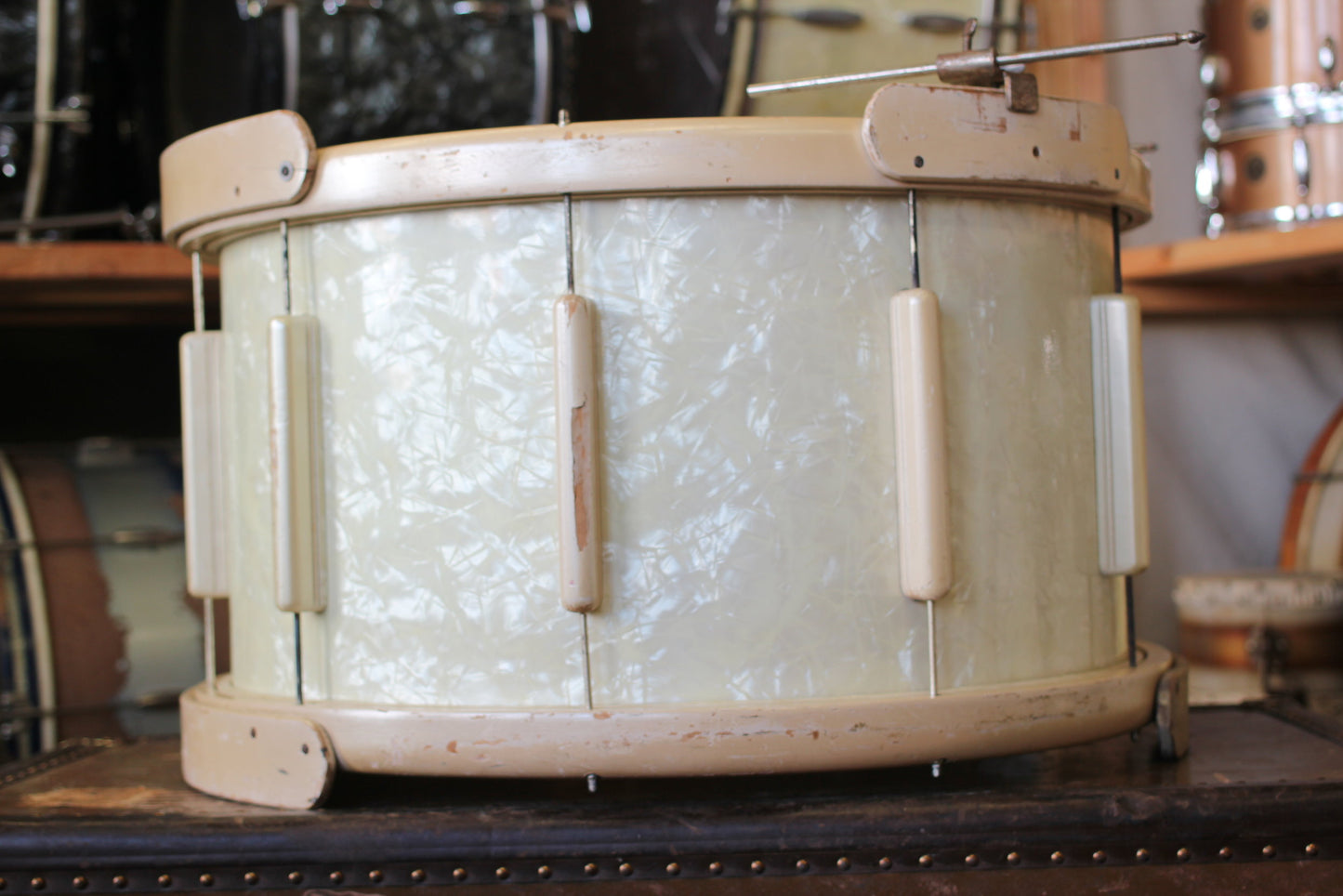 1943 Ludwig & Ludwig Victory Outfit in White Marine Pearl