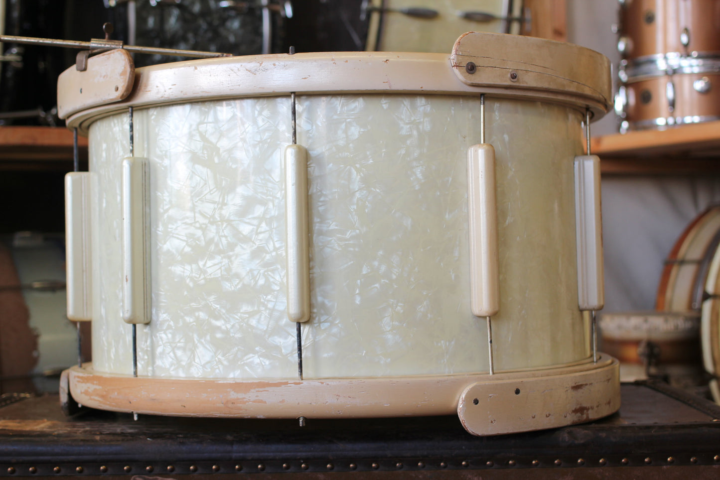 1943 Ludwig & Ludwig Victory Outfit in White Marine Pearl