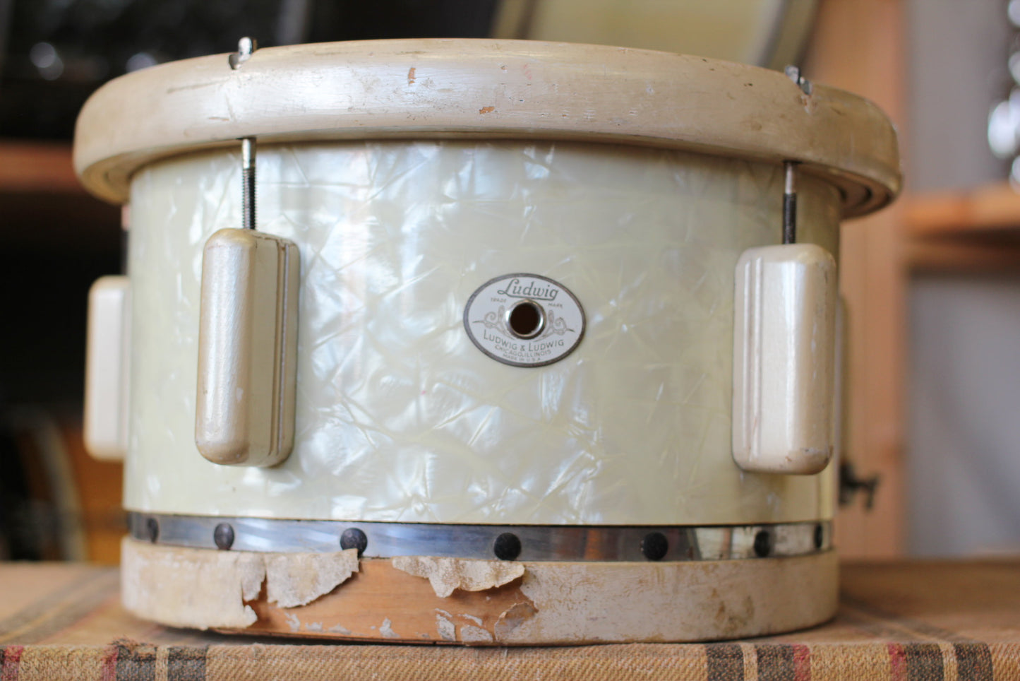 1943 Ludwig & Ludwig Victory Outfit in White Marine Pearl